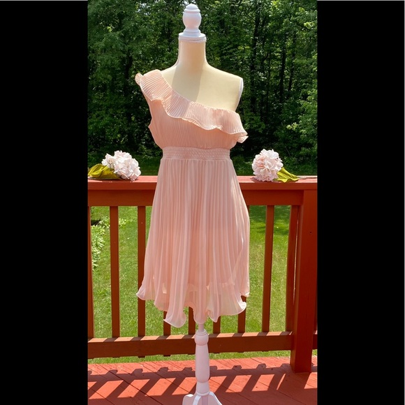 American Rag Dresses & Skirts - AMERICAN RAG RUFFLE OFF SHOULDER DRESS